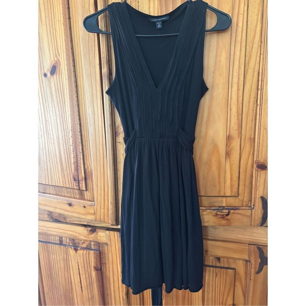 Banana Republic Vneck Pleat Front Dress